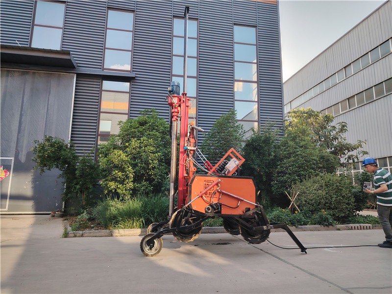 恒睿遥控爬坡钻机：破解斜坡钻孔爬不上、易打滑难题，0-90° 坡度作业无压力