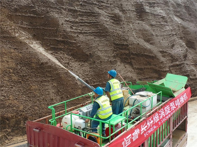 恒睿长纤维喷播机：高陡边坡绿植 “活旺密码”，三层结构破解生态修复难题