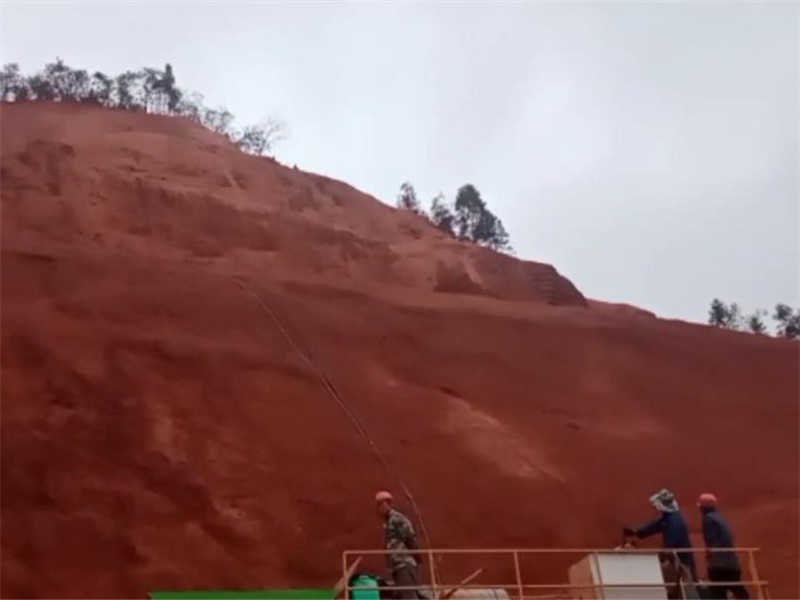 恒睿矿山专用连续作业团粒喷播机：多场景适配+核心技术创新，赋能全域生态修复