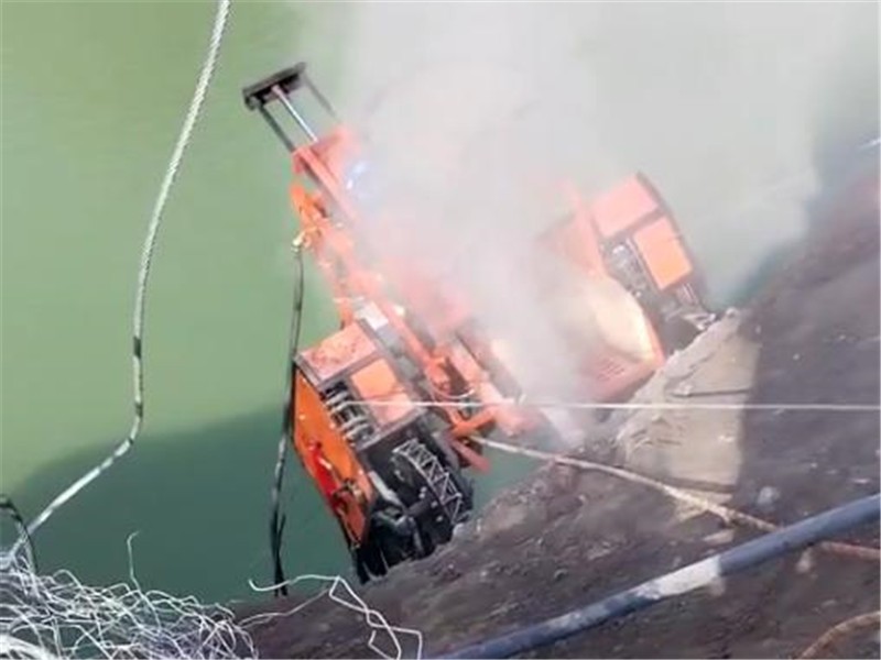 恒睿遥控爬坡钻机 近场值守防突发 规范通用缓坡作业安全流程