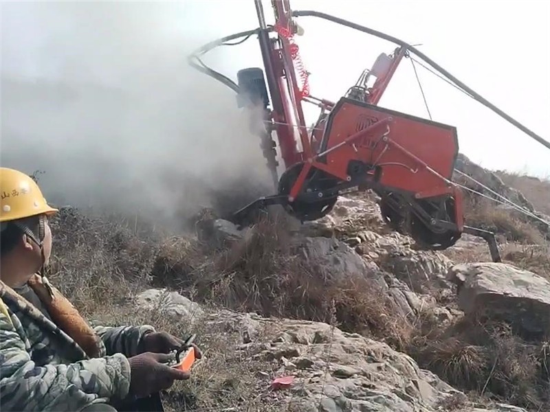 恒睿遥控爬坡钻机 准确分级管控 筑牢低缓坡面作业安全防线