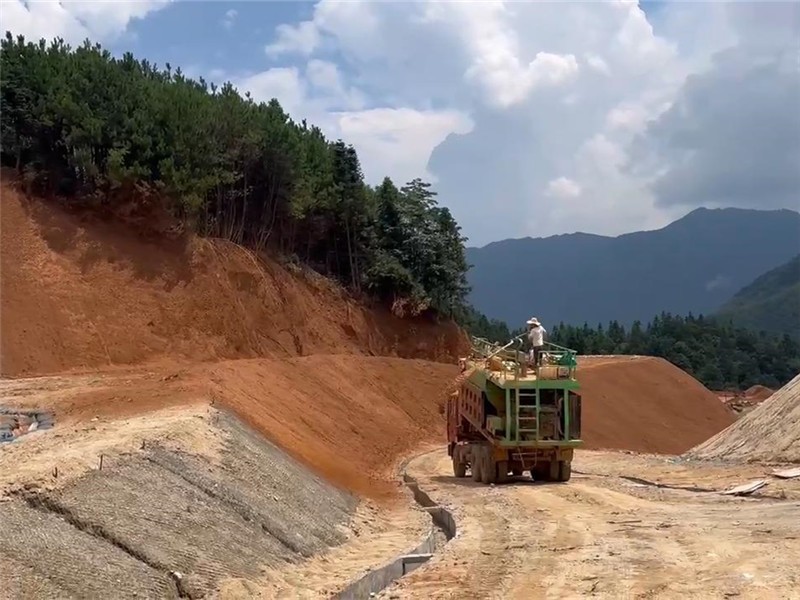 恒睿客土喷播机深耕生态修复领域，以硬核技术赋能工程品质升级