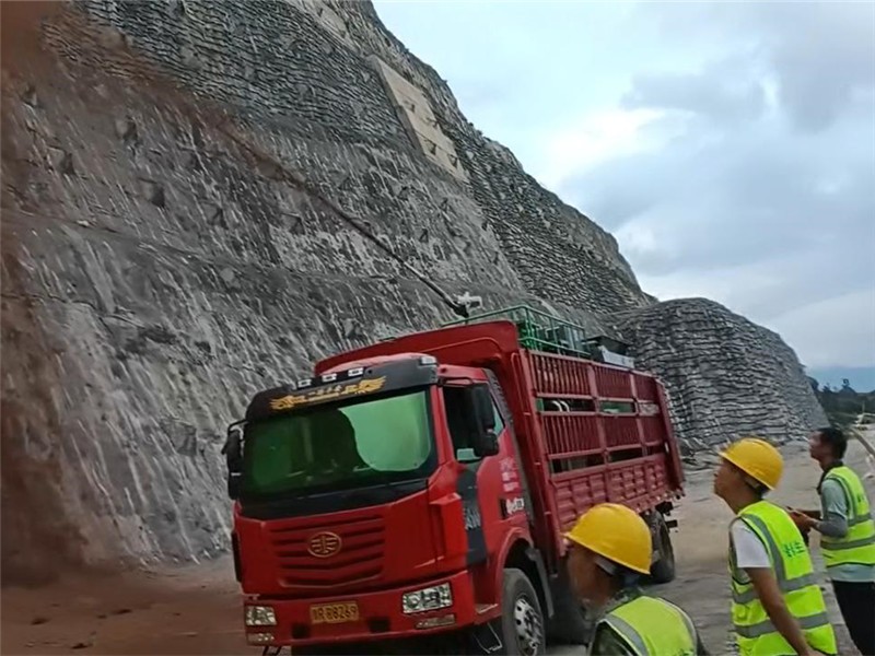 恒睿智能遥控喷播机：降本提质首选，赋能绿化工程智能化升级