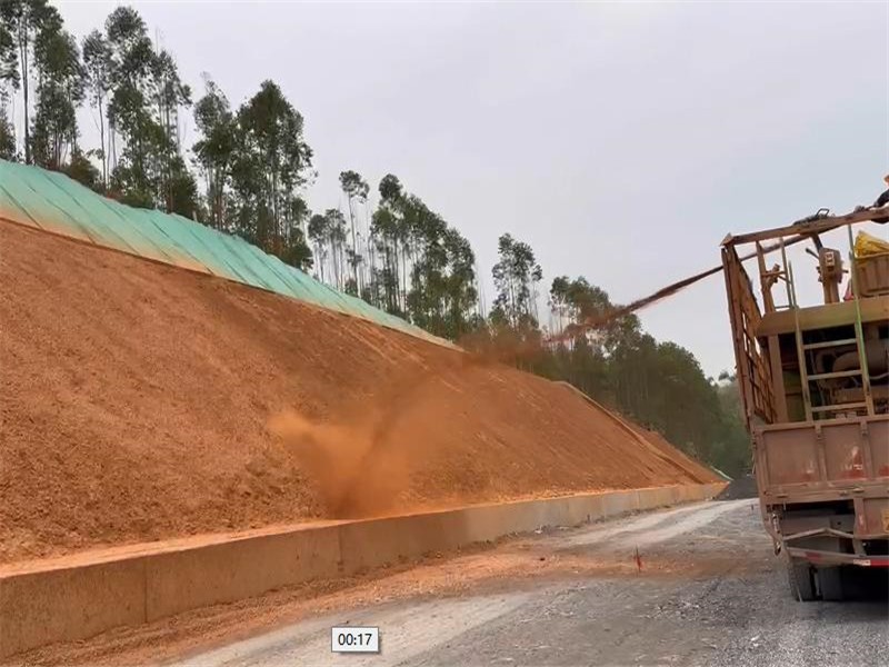 租赁边坡绿化喷播机：避坑指南——选对方案，少走弯路