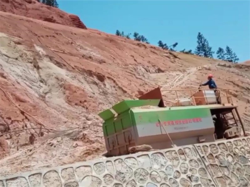 恒睿双轴搅拌喷播机——高陡边坡施工不停机，效率翻倍不误工