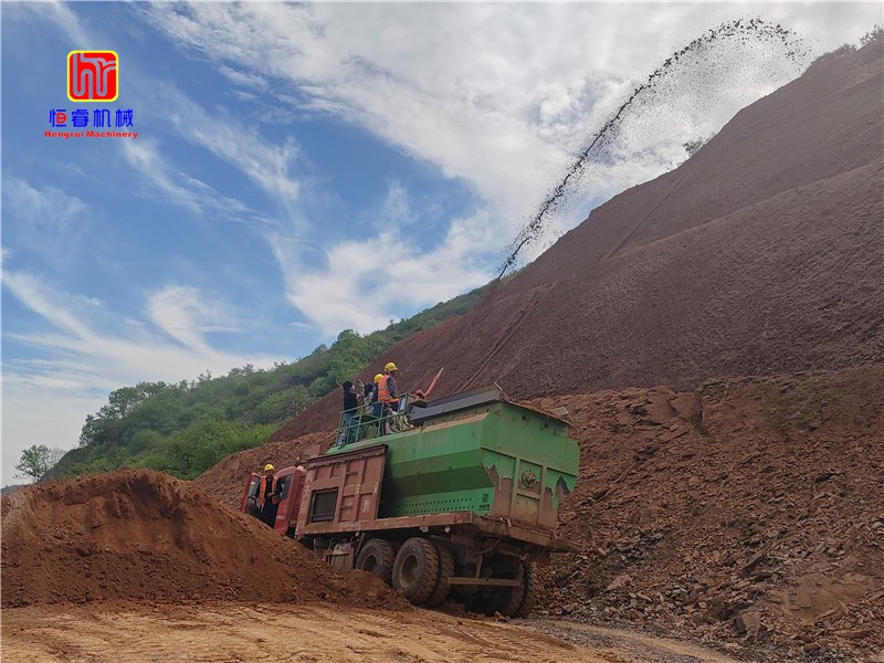 恒睿遥控智能喷播机破解陡坡复绿难题，为荥阳生态修复注入科技动能