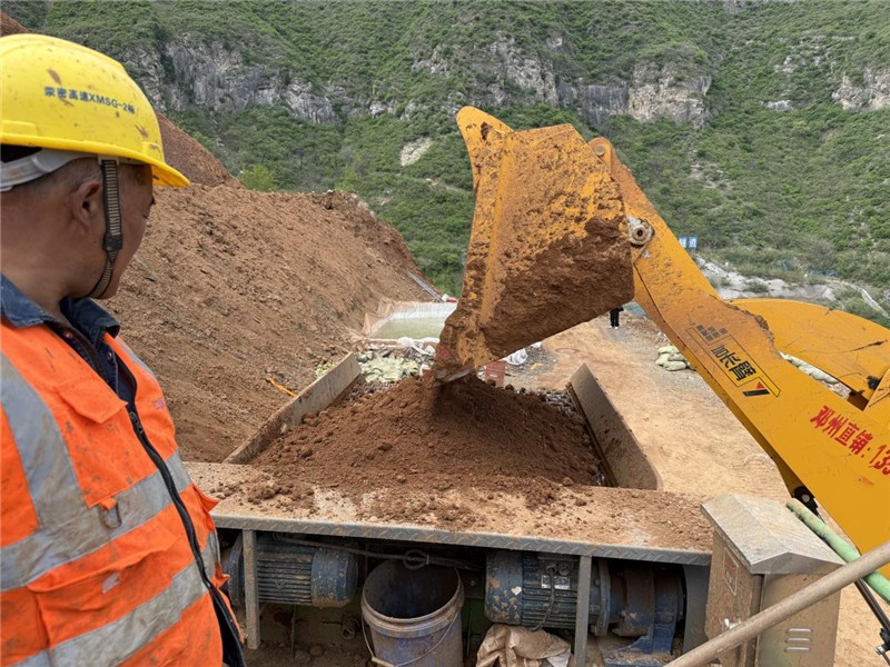 恒睿智能遥控喷播机 科技赋能荥阳山体复绿工程