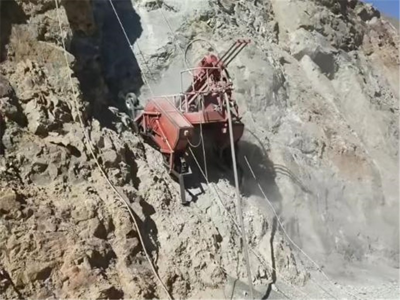 恒睿遥控爬坡钻机｜70° 陡坡人机分离，筑牢边坡施工安全防线