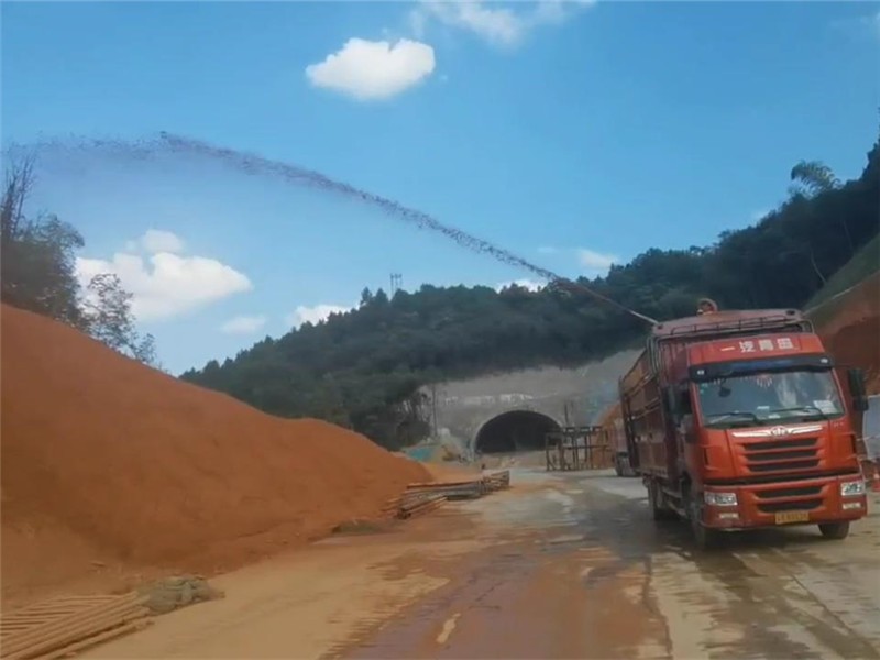 恒睿矿山专用喷播机｜高扬程大容量，矿山生态修复连续作业设备