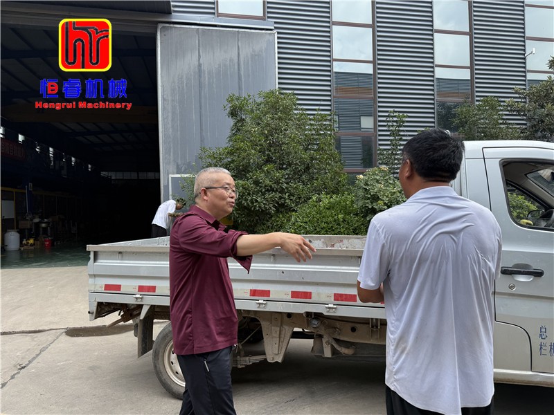 恒睿机械夏日购瓜送清凉，关怀职工践行助农社会责任
