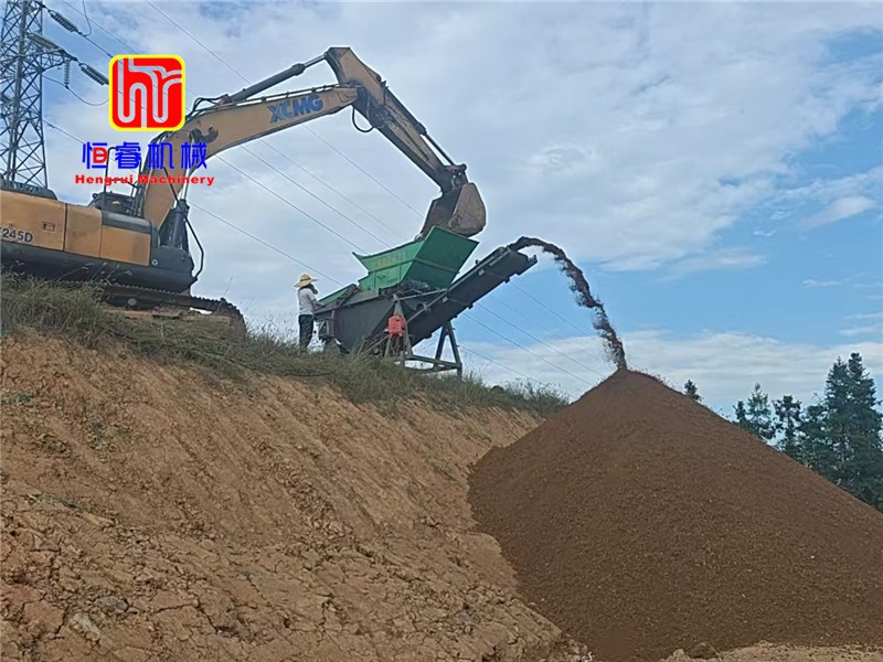 湿土筛分破碎一体机 生态边坡绿化喷播工程应对雨季黏泥堵筛设备
